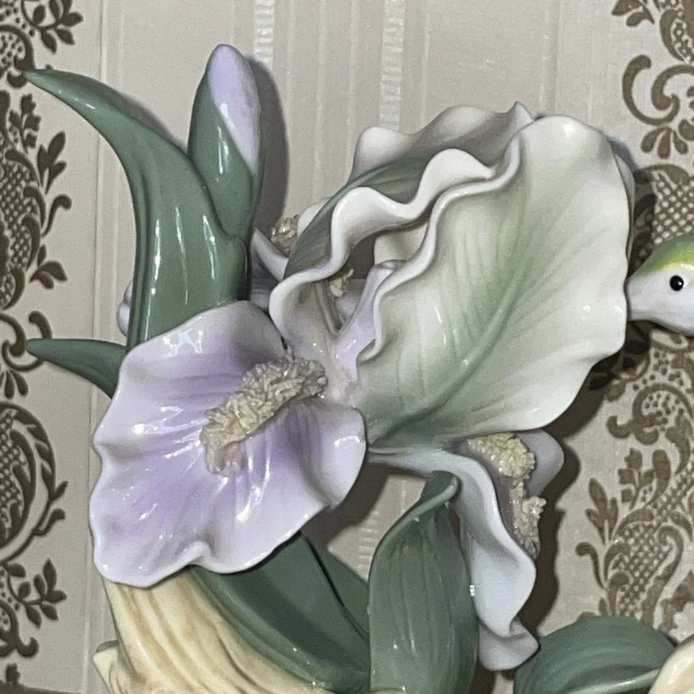 VTG Beautiful Hand Painted Purple Porcelain Iris & Green Hummingbird‎ Figurine
